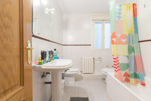 Pleasant double bedroom near the Tirso de Molina metro - Gallery - 12