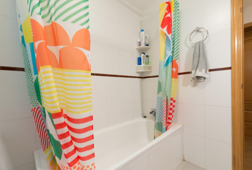 Pleasant double bedroom near the Tirso de Molina metro - Gallery - 13