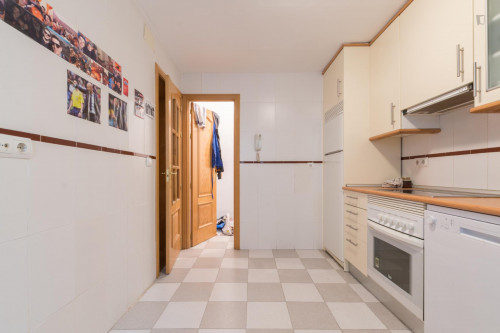 Pleasant double bedroom near the Tirso de Molina metro - Gallery - 10
