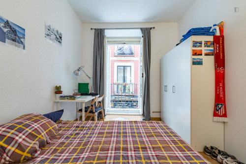 Cool double bedroom in a 5-bedroom flat, in Lavapiés  - Gallery -  1