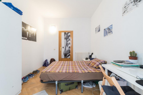 Cool double bedroom in a 5-bedroom flat, in Lavapiés  - Gallery -  2