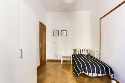 Pleasant single bedroom in Saint Louis University In Spain S.A.  - Gallery -  3