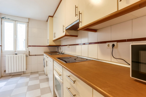 Inviting double bedroom in proximity to Museo Nacional Centro de Arte Reina Sofía - Gallery - 6