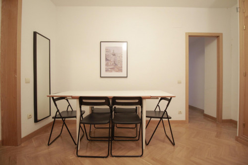 Inviting double bedroom in proximity to Museo Nacional Centro de Arte Reina Sofía - Gallery - 9
