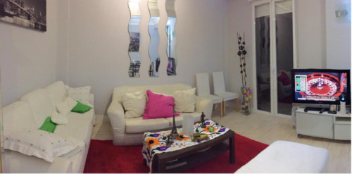 EXELENTE HABITACIÓN ARGUELLES