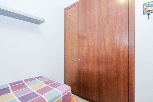 Cosy twin bedroom in a shared apartment in El Poblenou  - Gallery -  2