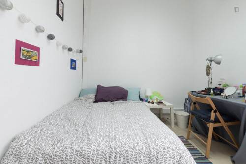 Warm Double Bedroom In Madrid's Centre, Near Opera Metro Station - 1