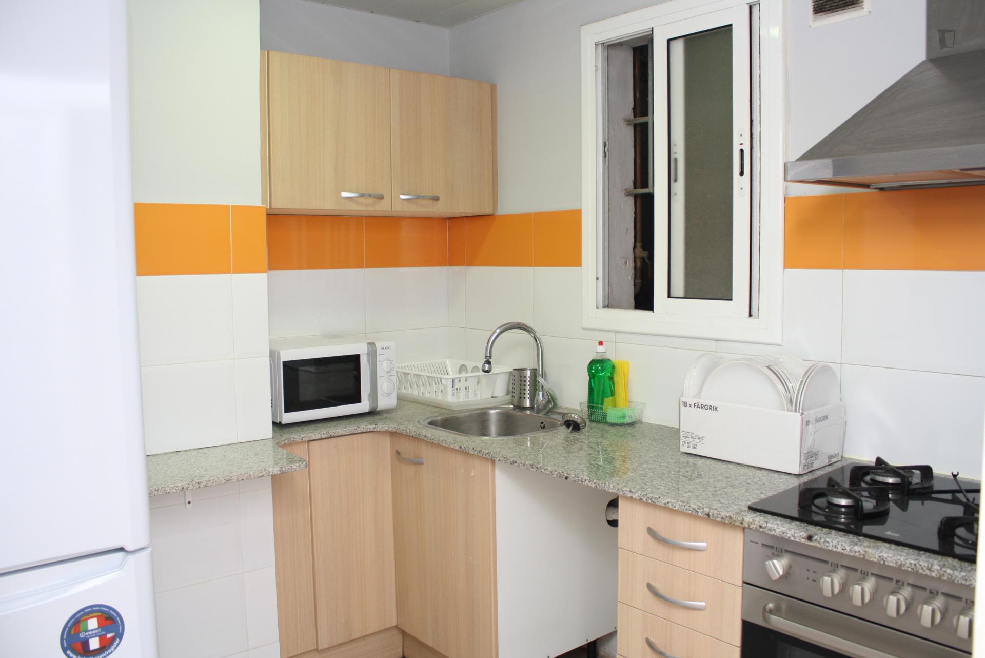 ROOM 4 - Practical single bedroom near the EU Business School Barcelona
