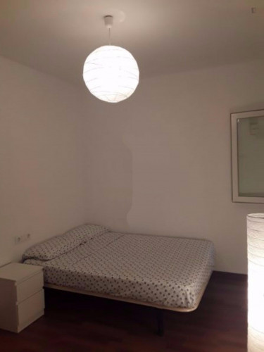 Pleasant double bedroom close to Navas metro station  - Gallery -  2
