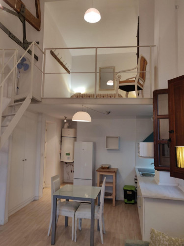 Bright corner studio in El Cabanyal