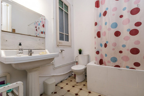 Homely double bedroom near the Arc de Triomf metro - Gallery - 13