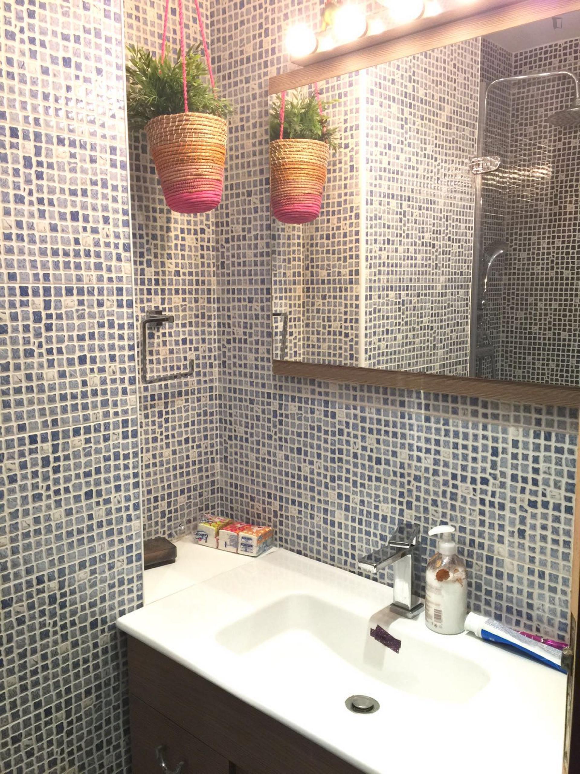 Cosy single bedroom in a 4-bedroom aparment, close to Universitat Politècnica de Catalunya