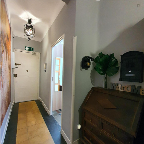 XXL Double Room in a 5-room apartment right in Madrid center, GREAT LOCATION! - Gallery - 2