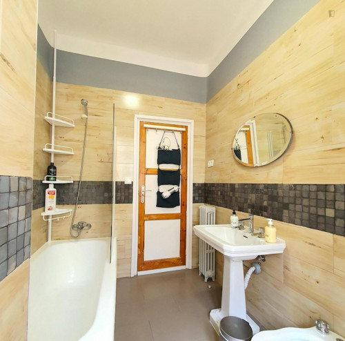 XXL Double Room in a 5-room apartment right in Madrid center, GREAT LOCATION! - Gallery - 9