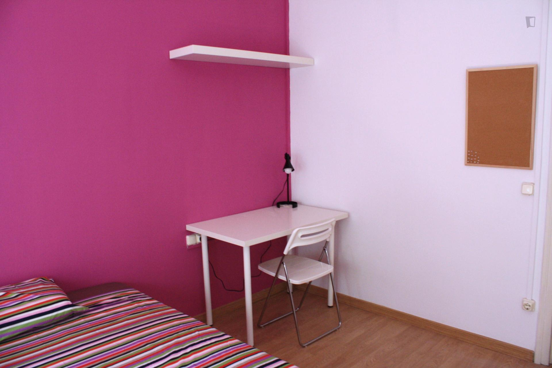 ROOM 2 - Nice single bedroom in a 5-bedroom flat, near the Fontana metro staion