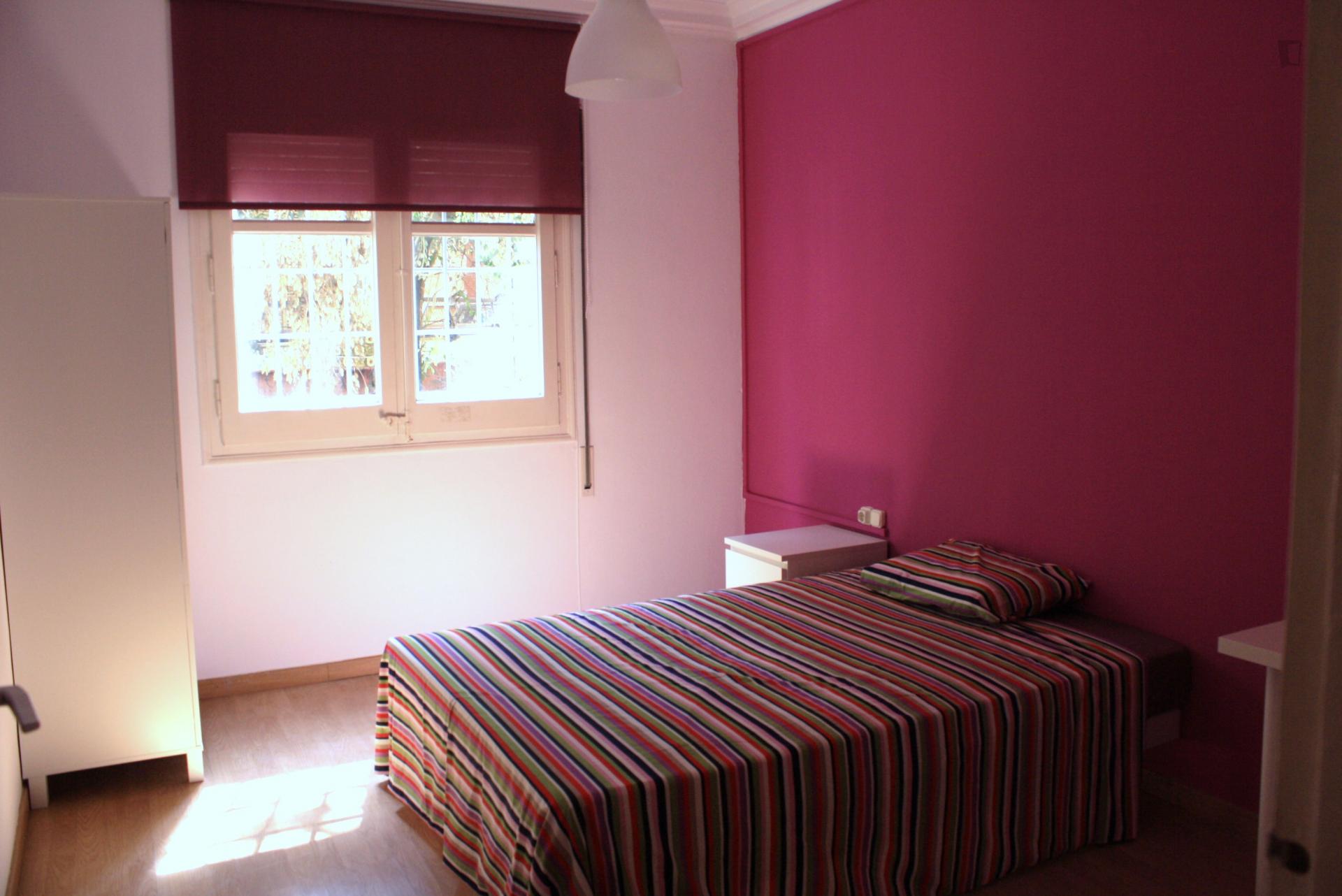 ROOM 2 - Nice single bedroom in a 5-bedroom flat, near the Fontana metro staion