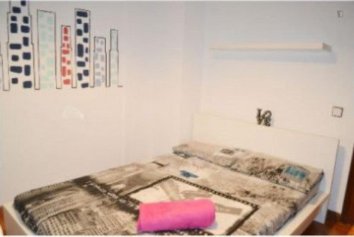 Welcoming single bedroom near the Ventura Rodriguez metro  - Gallery -  2