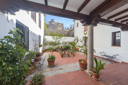 1-Bedroom apartment near Palacio Dar-al-Horra