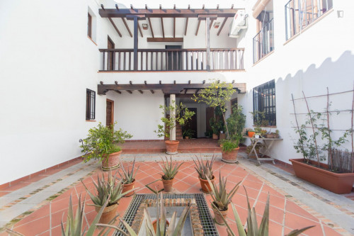 1-Bedroom apartment near Palacio Dar-al-Horra