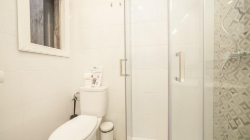 Welcoming single bedroom near the Santa Eulàlia metro - Gallery - 10