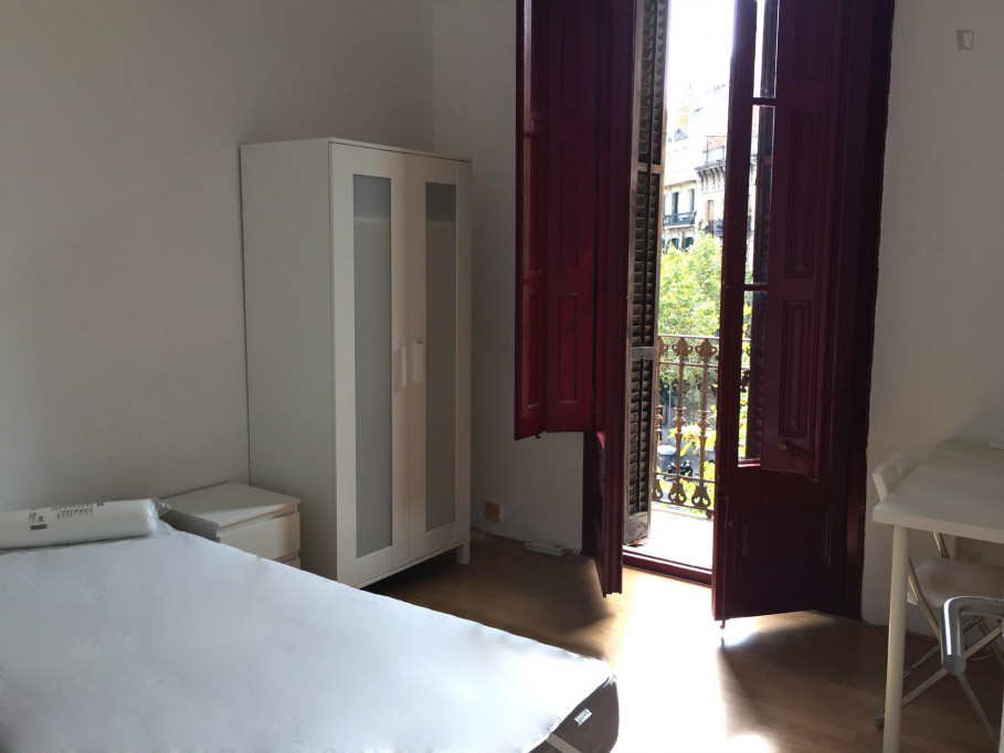Trendy double bedroom in central Barcelona