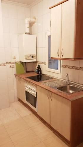 Lovely single bedroom in a 7-bedroom apartment - Gallery - 6