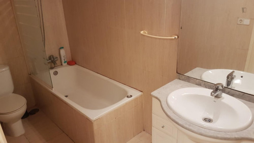 Lovely single bedroom in a 7-bedroom apartment - Gallery - 8