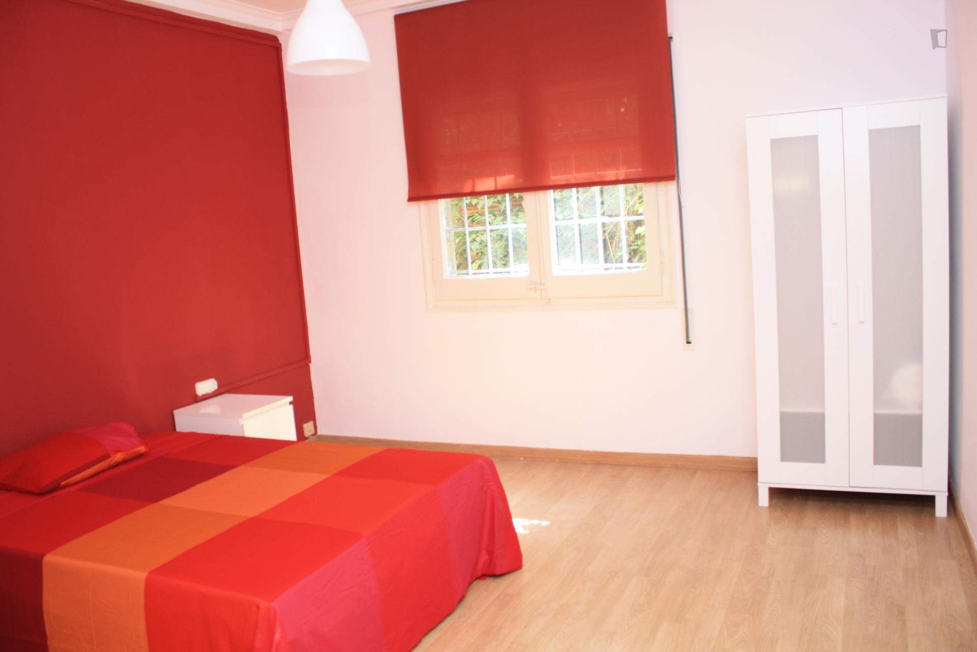 ROOM 1 - Lovely double bedroom in a 5-bedroom flat in Gràcia