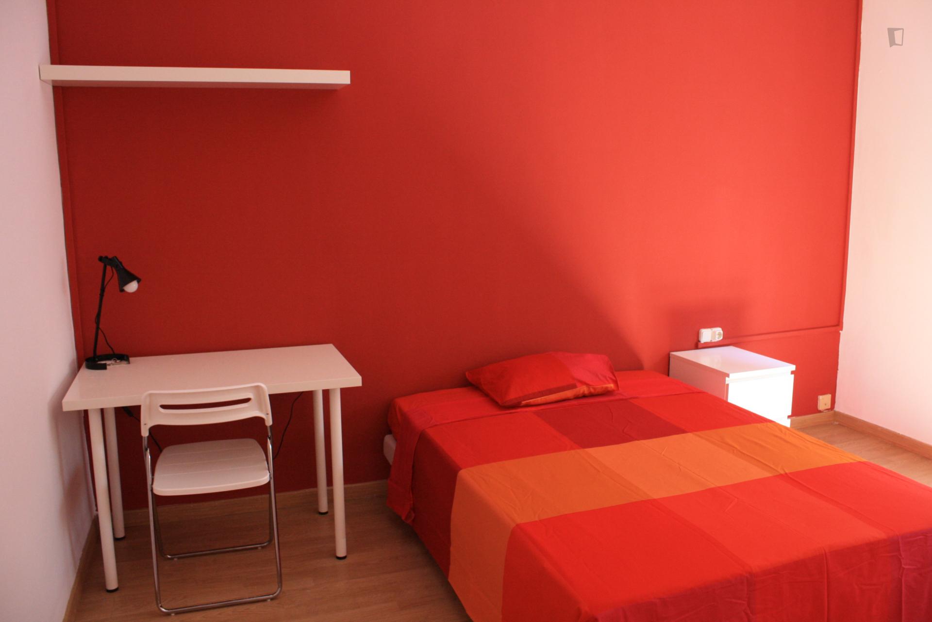 ROOM 1 - Lovely double bedroom in a 5-bedroom flat in Gràcia