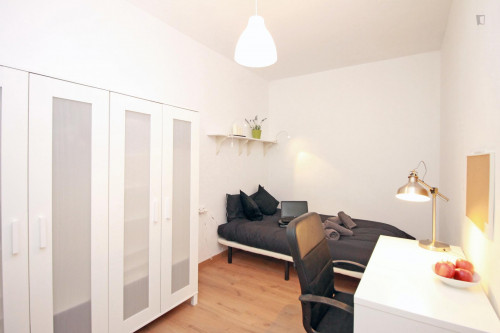  Tasteful Double Bedroom Near Parc De L'Estació Del Nord  -  Tasteful double bedroom near Parc de l'Estació del Nord  - Gallery -  1