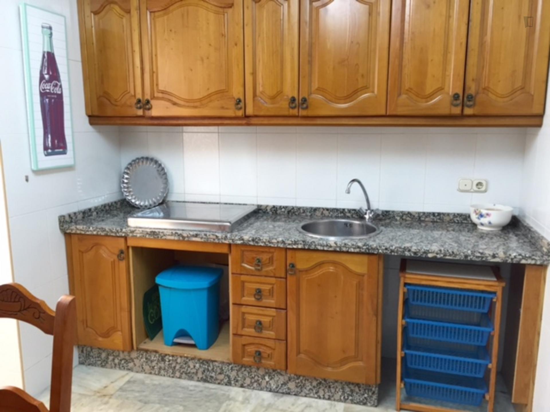 Single bedroom in a 4-bedroom apartment near Cruz de los Caídos