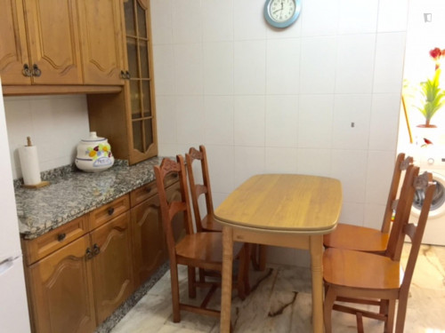 Single bedroom in a 4-bedroom apartment near Cruz de los Caídos