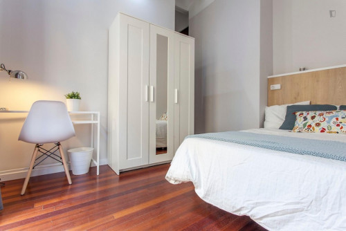 Snug double bedroom near Plaça de la Mare de Déu - Gallery - 24