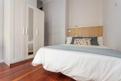 Snug double bedroom near Plaça de la Mare de Déu - Gallery - 23