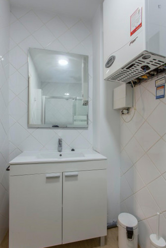 Snug double bedroom near Plaça de la Mare de Déu - Gallery - 10