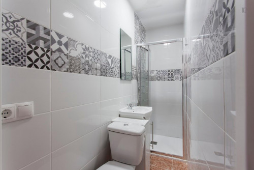 Snug double bedroom near Plaça de la Mare de Déu - Gallery - 8