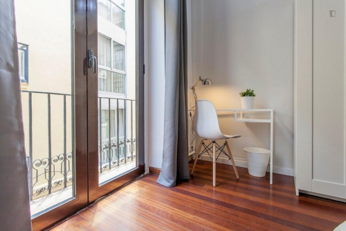 Snug Double Bedroom Near Plaça De La Mare De Déu - 2