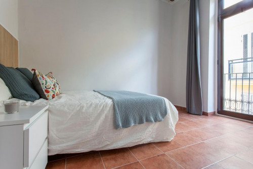 Cute double bedroom near Plaça de la Mare de Déu