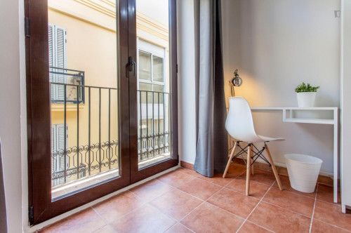 Chic Double Bedroom Near Plaça De La Mare De Déu - 2