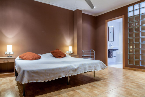 Cool 3-bedroom apartment in seaside Poblats Marítims