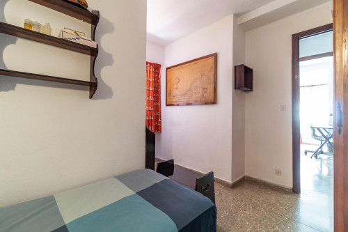 Single bedroom close to Facultat De Magisteri  - Gallery -  3