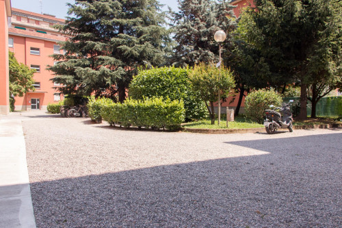 Single bed in a twin bedroom in Sesto San Giovanni - Gallery - 24