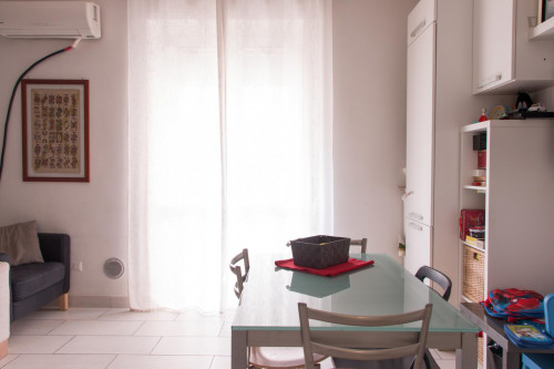 Single bed in a twin bedroom in Sesto San Giovanni - Gallery - 38