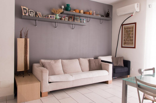 Single bed in a twin bedroom in Sesto San Giovanni - Gallery - 35