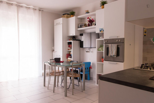 Single bed in a twin bedroom in Sesto San Giovanni - Gallery - 45