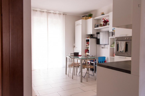 Single bed in a twin bedroom in Sesto San Giovanni - Gallery - 46