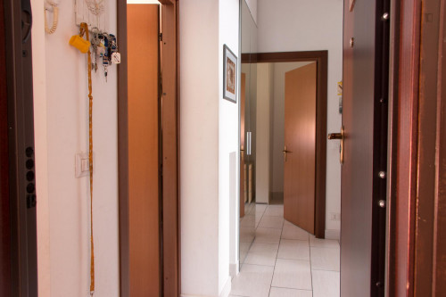 Single bed in a twin bedroom in Sesto San Giovanni - Gallery - 21
