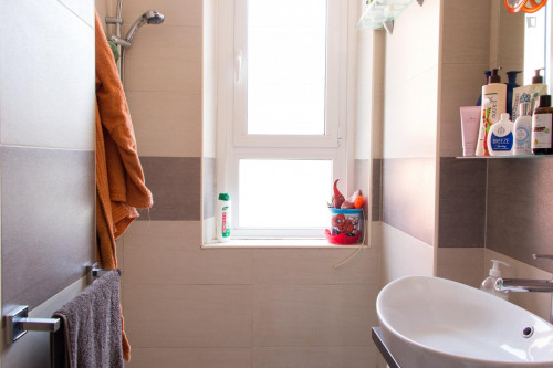 Single bed in a twin bedroom in Sesto San Giovanni