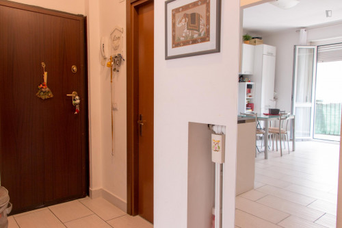 Single bed in a twin bedroom in Sesto San Giovanni - Gallery - 20