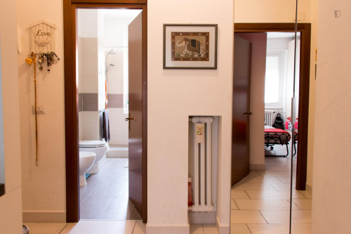 Single bed in a twin bedroom in Sesto San Giovanni - Gallery - 14